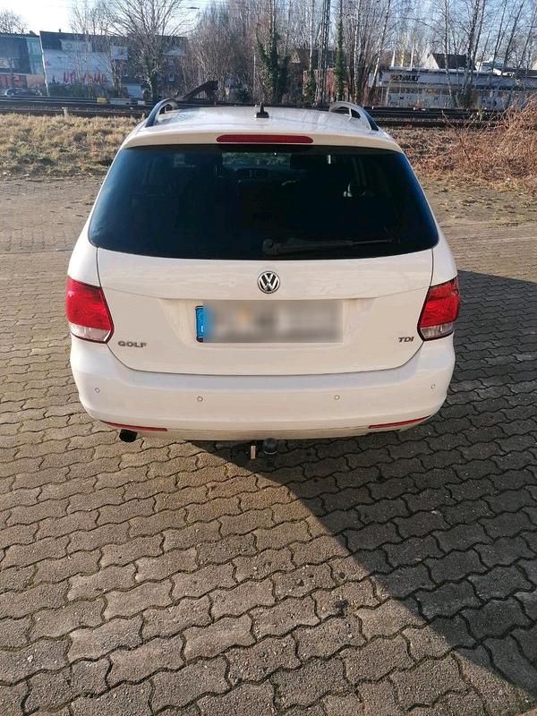 Gebraucht VW Golf VII Match 105 PS (77 kW) 2012 Weiß Kombi