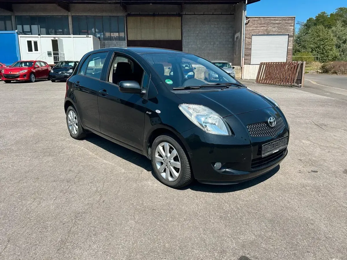 Gebraucht Toyota Yaris 90 PS (66 kW) 2008 Schwarz Kleinwagen