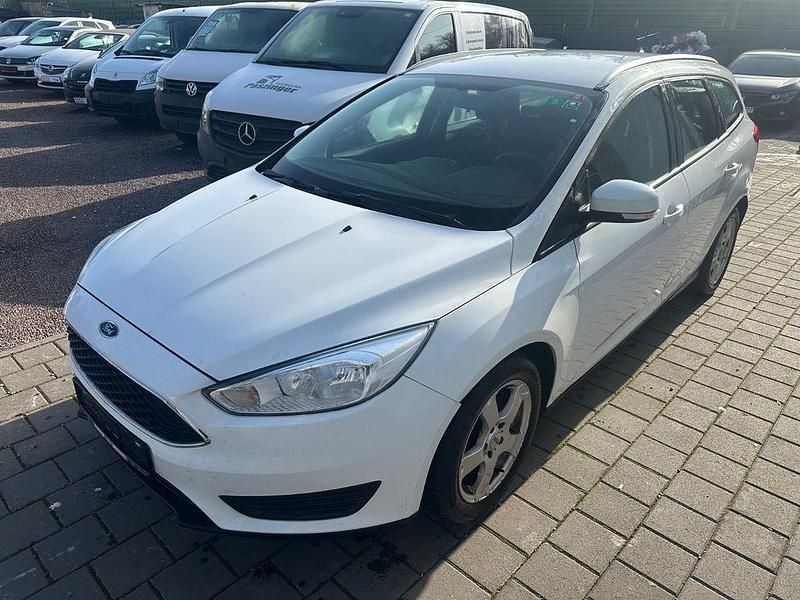 Gebraucht Ford Focus Trend 125 PS (91 kW) 2018 Weiß Limousine