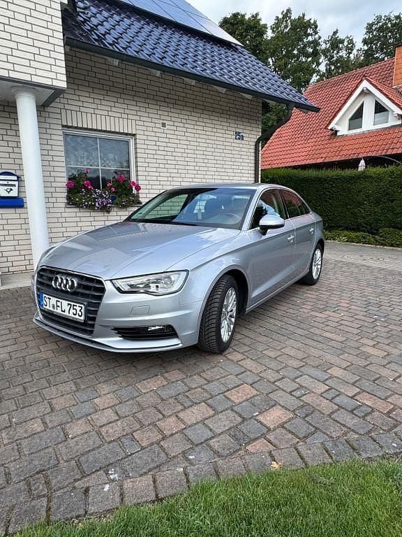 Silber Gebraucht 2016 Audi A3 Ambiente Limousine | 14.490 € (Fairer Preis) - Bild 1/4