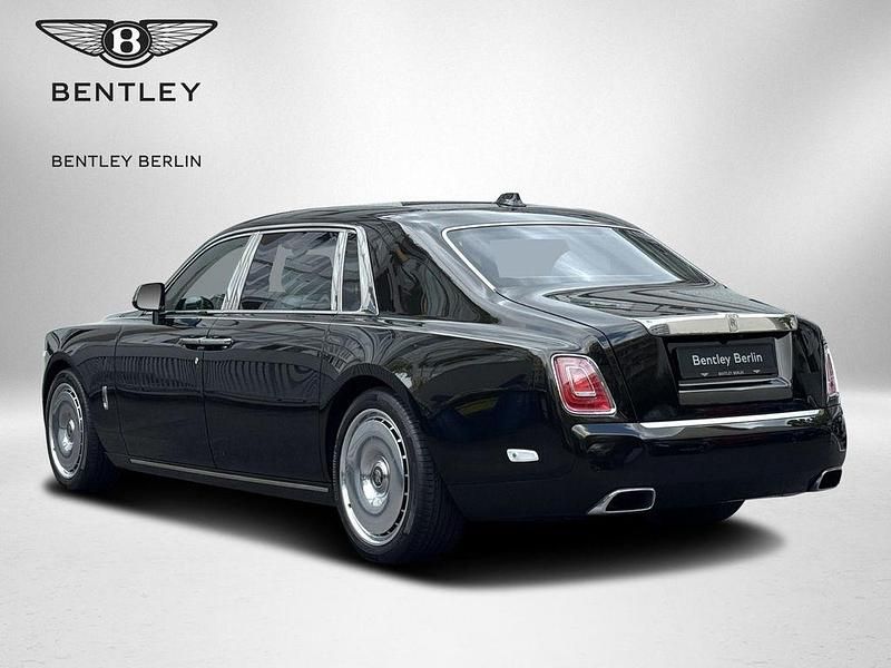 Gebraucht Rolls Royce Phantom 571 PS (419 kW) 2022 Olivin metallic  bespoke Limousine