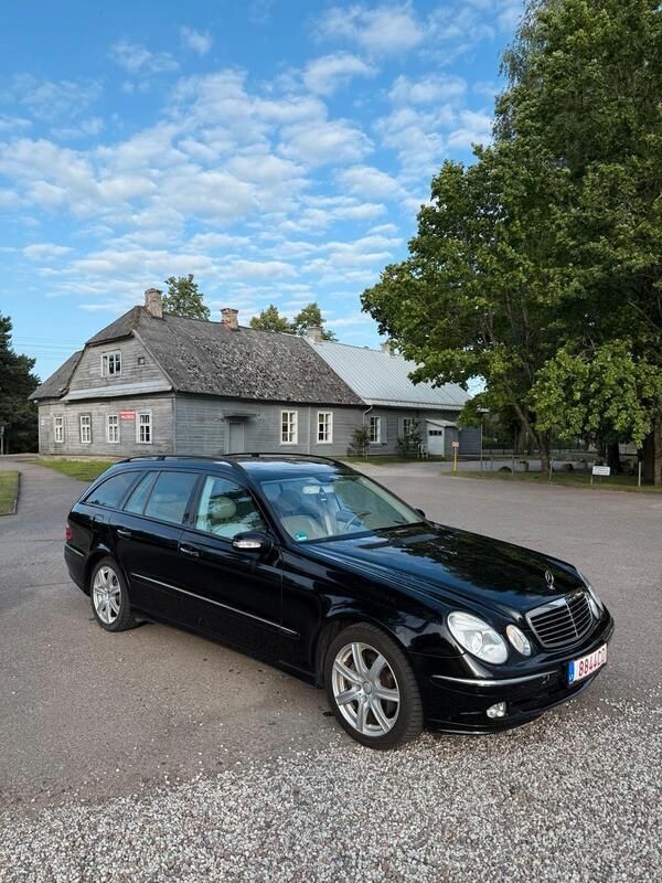 Schwarz Gebraucht 2004 Mercedes E320 Kombi | 3.950 € (Fairer Preis) - Bild 1/4