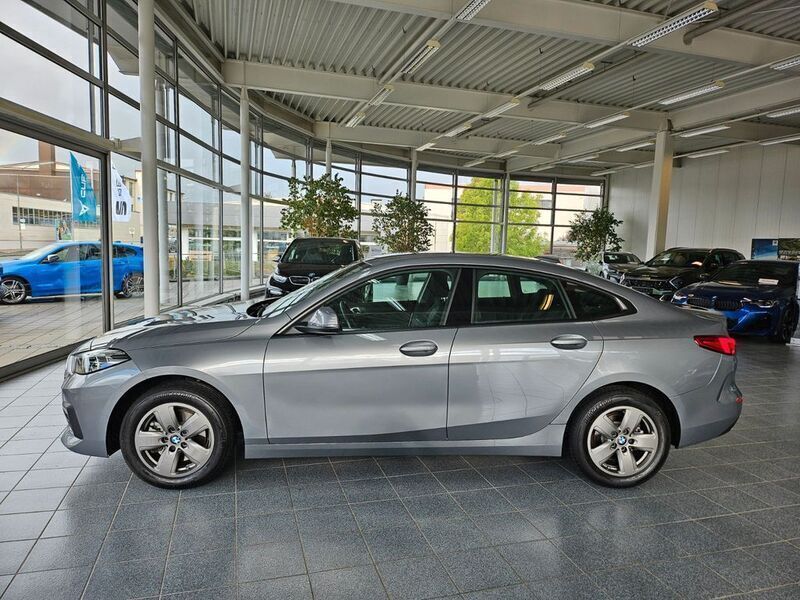 Gebraucht BMW 218 Advantage 136 PS (100 kW) 2023 Skyscraper grau metallic Coupé