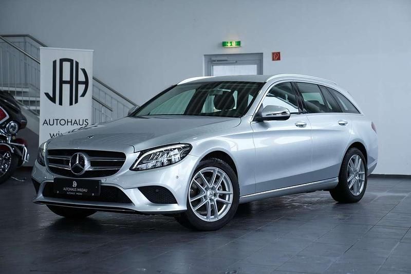 Iridiumsilber lack Gebraucht 2018 Mercedes C200 Kombi | 19.990 € (Guter Preis) - Bild 1/4