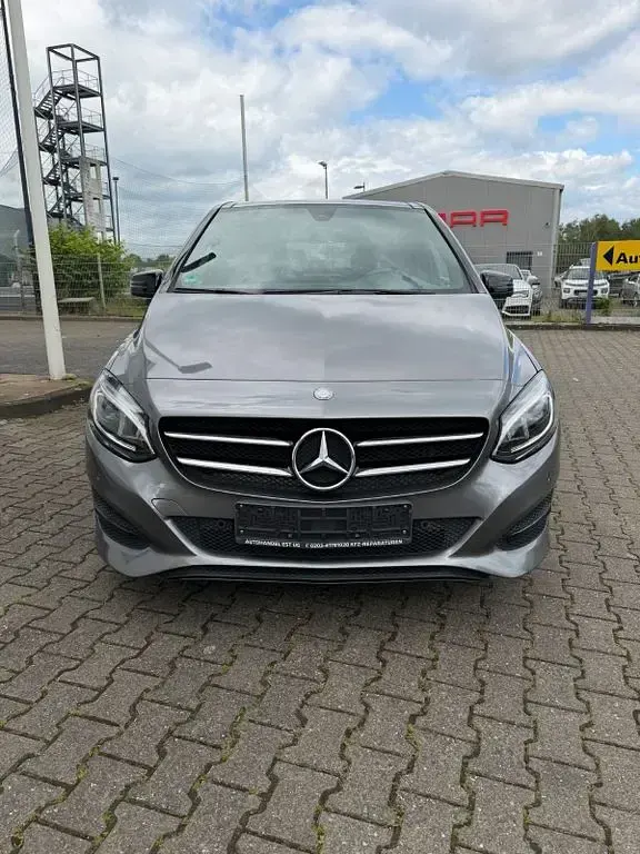 Gebraucht Mercedes B180 109 PS (80 kW) 2016 Grau Kleinwagen