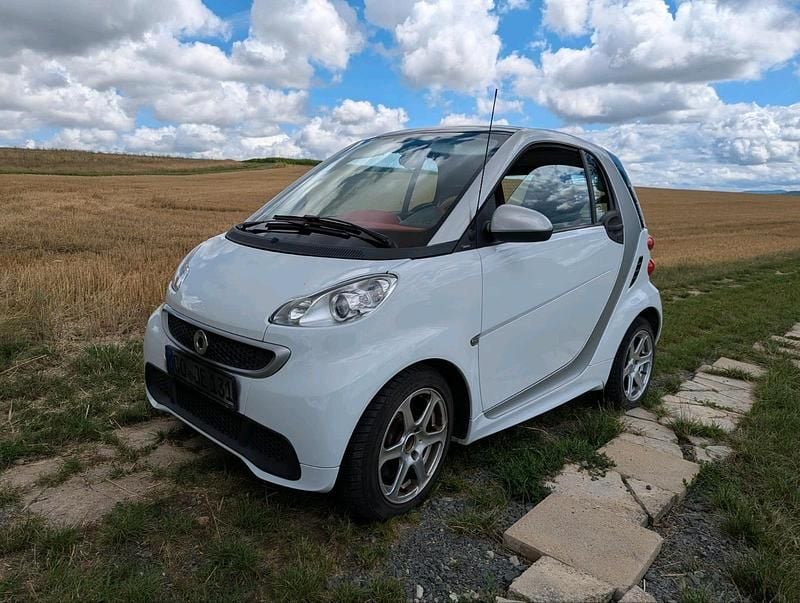 Weiß Gebraucht 2012 Smart ForTwo Coupé Coupé | 4.500 € - Bild 1/4