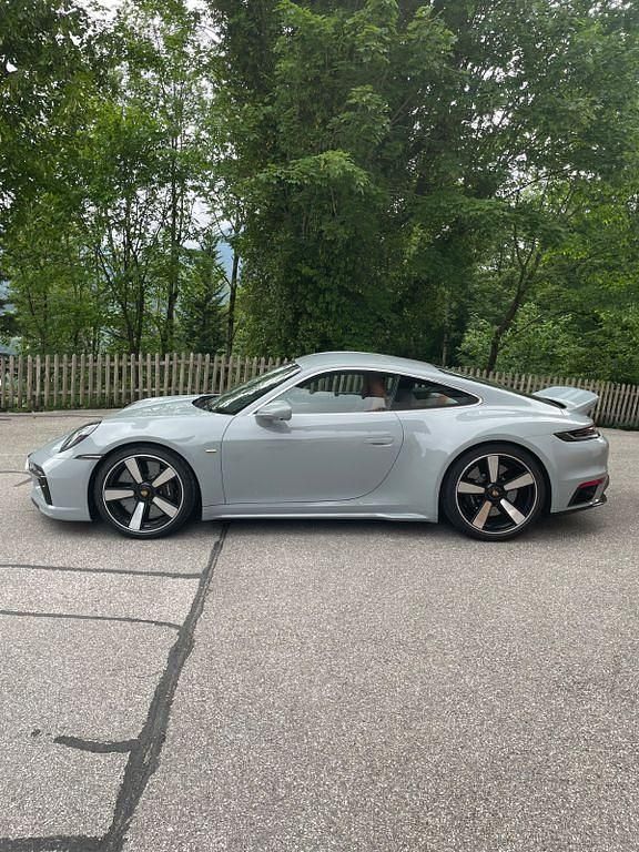 Grau Gebraucht 2023 Porsche 992 Sport Coupé | 331.000 € (Guter Preis) - Bild 1/4