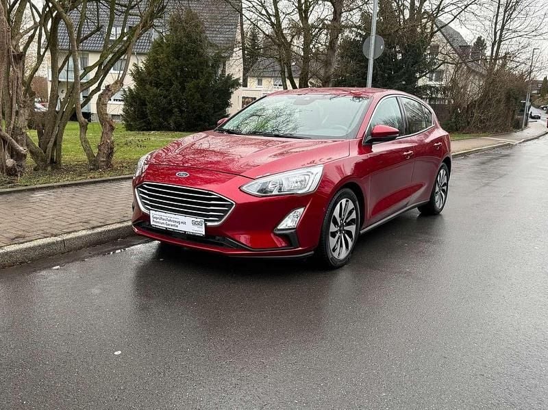 Rubyrot (metallic) Gebraucht 2019 Ford Focus Kleinwagen | 13.999 € (Fairer Preis) - Bild 1/4