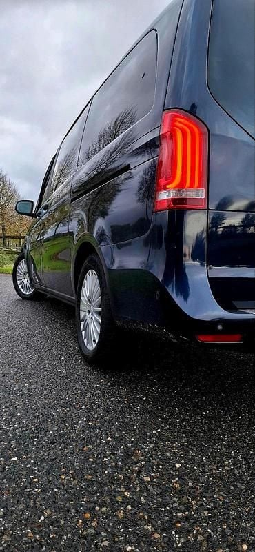 Blau Gebraucht 2018 Mercedes 190 Limousine | 34.799 € - Bild 1/4