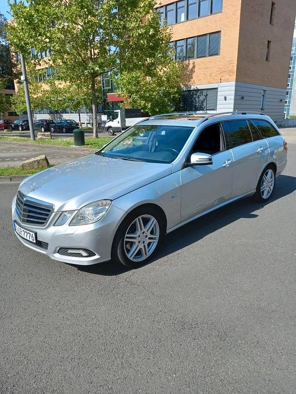 Silber Gebraucht 2009 Mercedes E350 Kombi | 7.900 € (Fairer Preis) - Bild 1/4