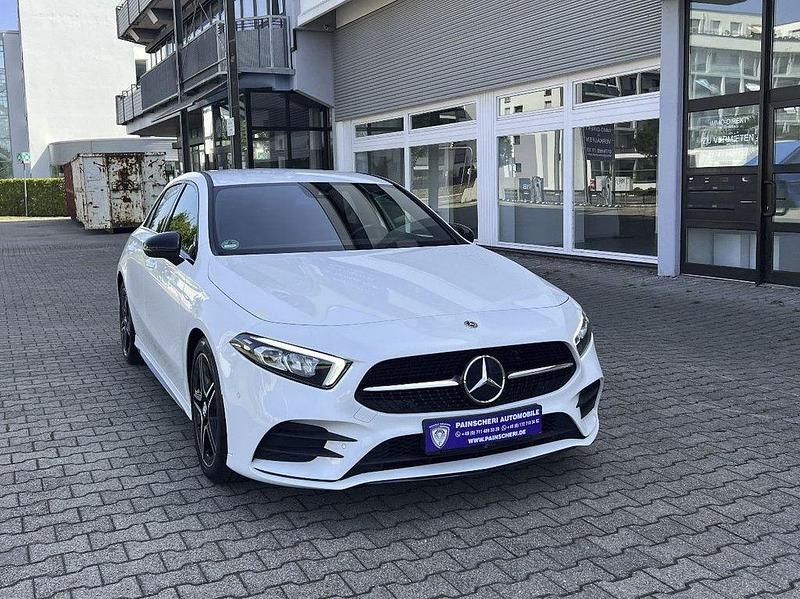 Polarweiss Gebraucht 2021 Mercedes A160 AMG line Limousine | 19.499 € (Superpreis) - Bild 1/4