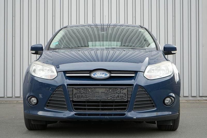 Gebraucht Ford Focus Trend 95 PS (69 kW) 2014 Blau Limousine