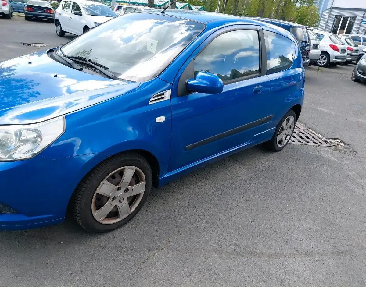 Używany Chevrolet Aveo 73 KM (53 kW) 2010 Niebieski Hatchback