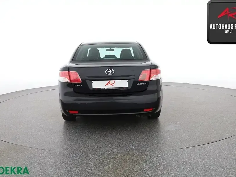 Gebraucht Toyota Avensis 147 PS (108 kW) 2010 Black mica / ink Limousine