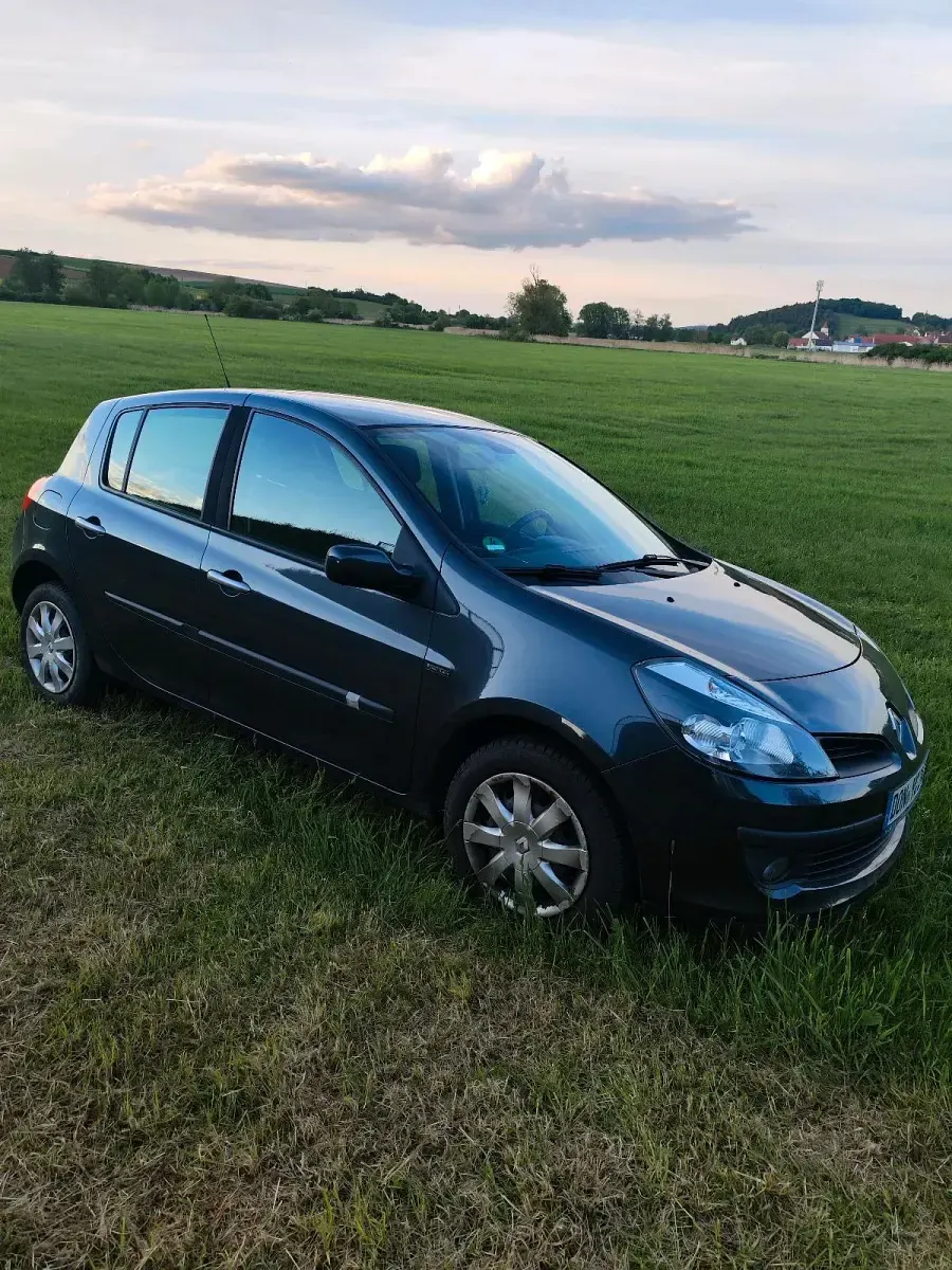 Gebraucht Renault Clio III 88 PS (64 kW) 2006 Grau Kleinwagen