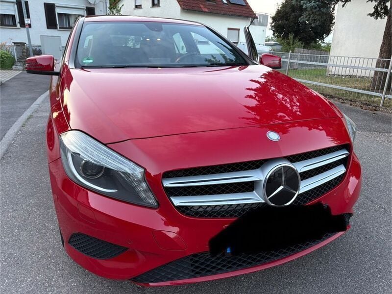 Rot Gebraucht 2015 Mercedes A200 Limousine | 11.300 € (Superpreis) - Bild 1/4