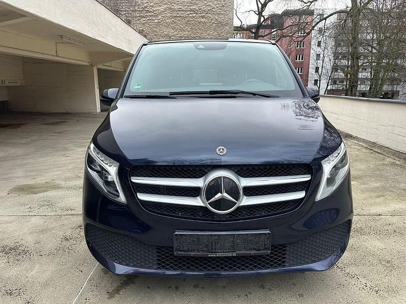Gebraucht Mercedes V300 Edition 239 PS (175 kW) 2019 Blau Van / Kleinbus