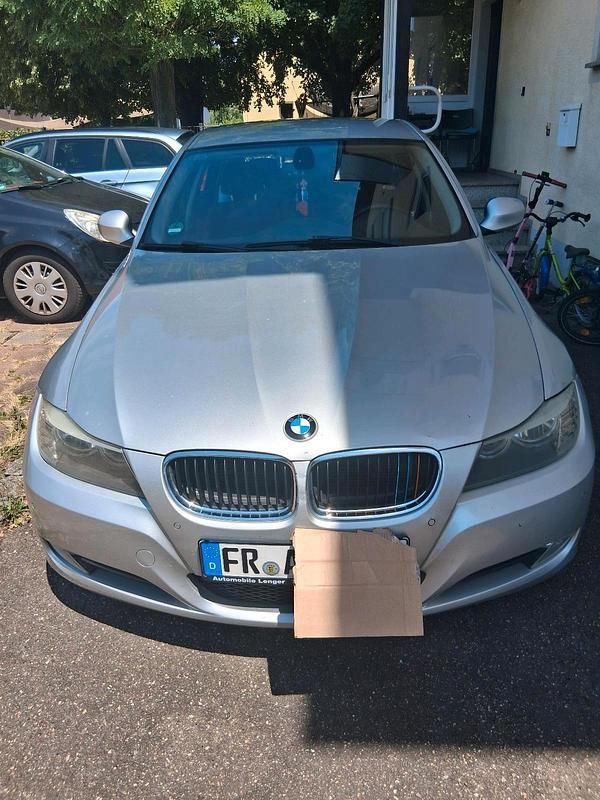 Grau Gebraucht 2009 BMW 318 Kombi | 4.199 € (Etwas zu teuer) - Bild 1/4