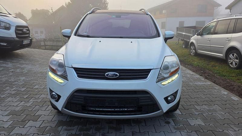Gebraucht Ford Kuga Titanium 163 PS (119 kW) 2012 Weiß SUV