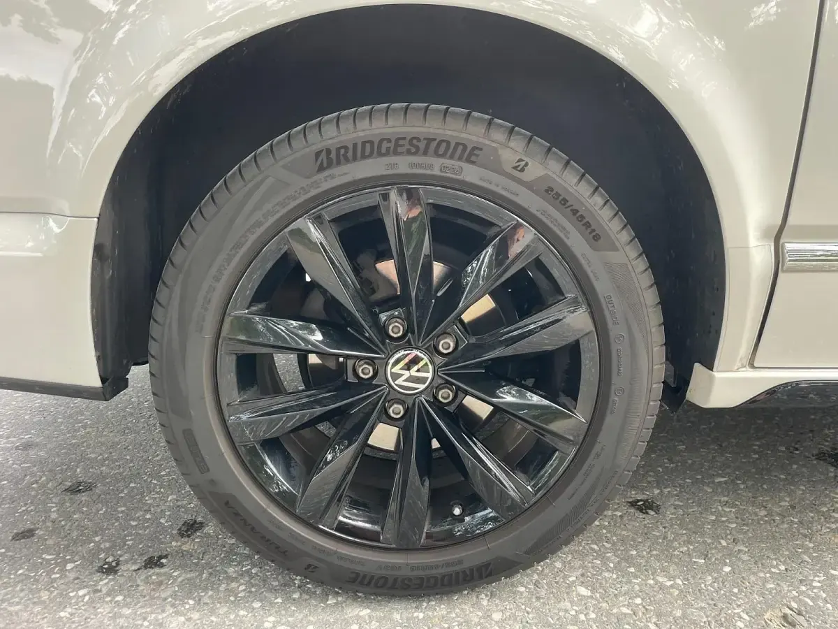Gebraucht VW Multivan Highline 204 PS (150 kW) 2021 Weiß Van / Kleinbus