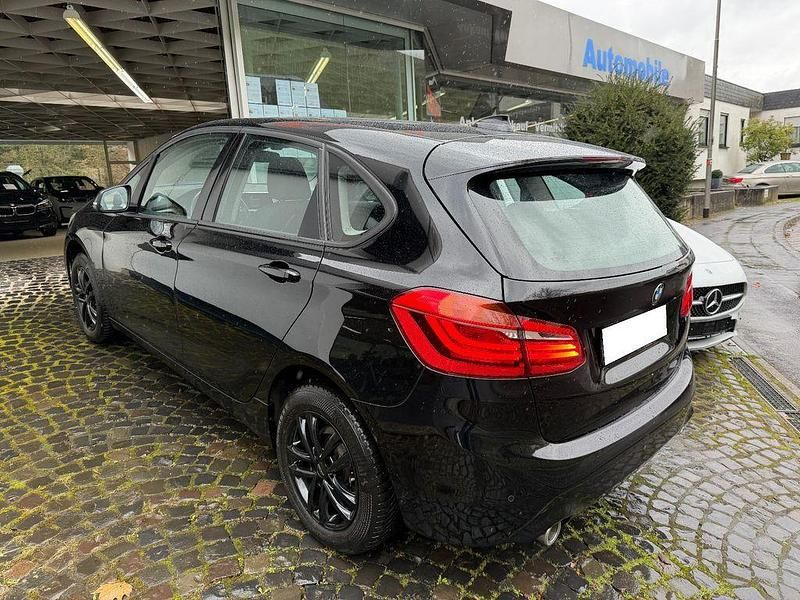 Gebraucht BMW 218 Advantage 150 PS (110 kW) 2019 Schwarz ii/bonnet fluid black Kombi