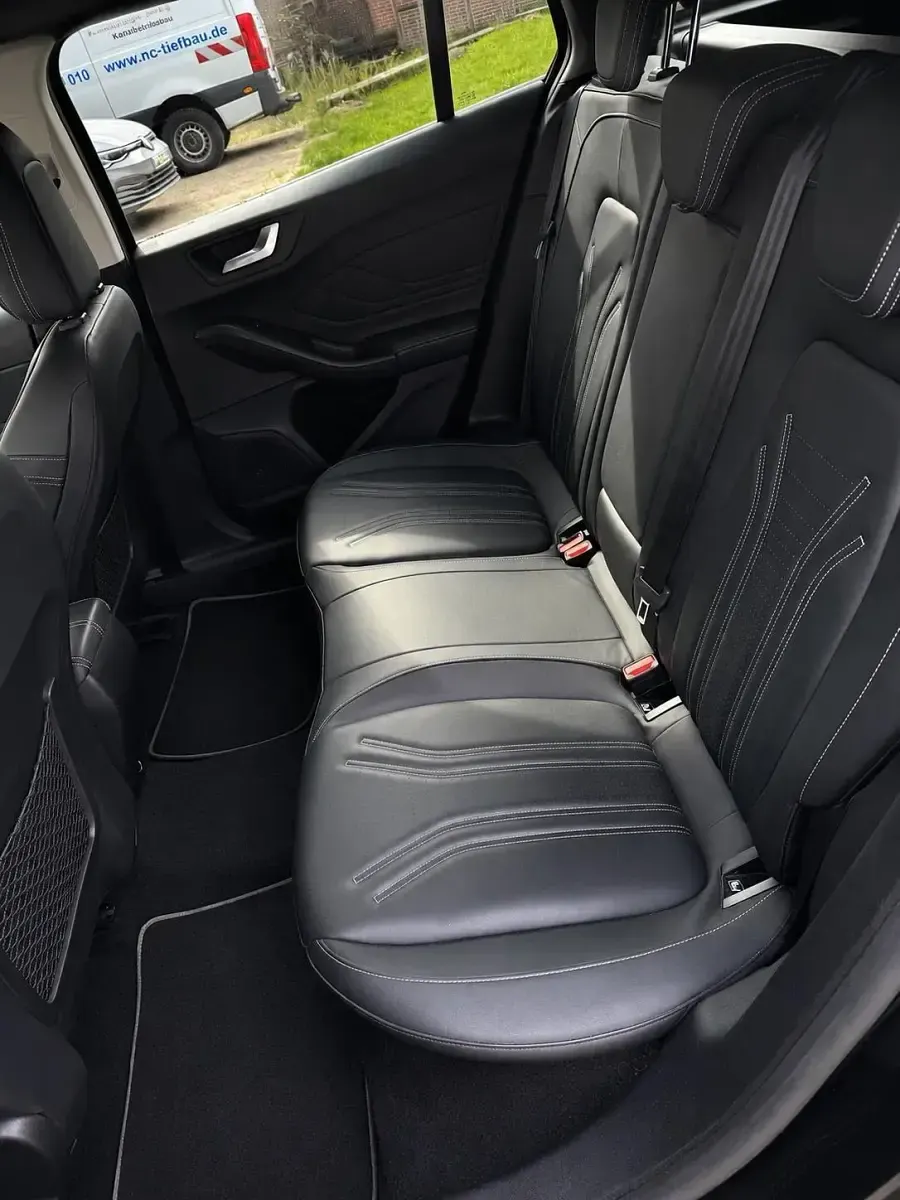 Używany Ford Focus Vignale 150 KM (110 kW) 2020 Czarny Kombi