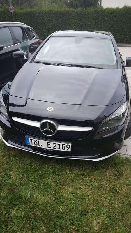 Schwarz Gebraucht 2019 Mercedes CLA200 Kombi | 15.800 € (Fairer Preis) - Bild 1/4