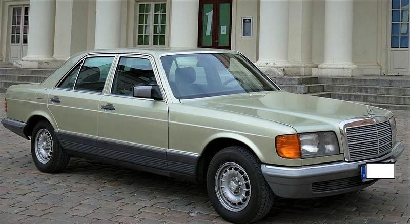 Grün Gebraucht 1983 Mercedes E280 Limousine | 13.900 € - Bild 1/4