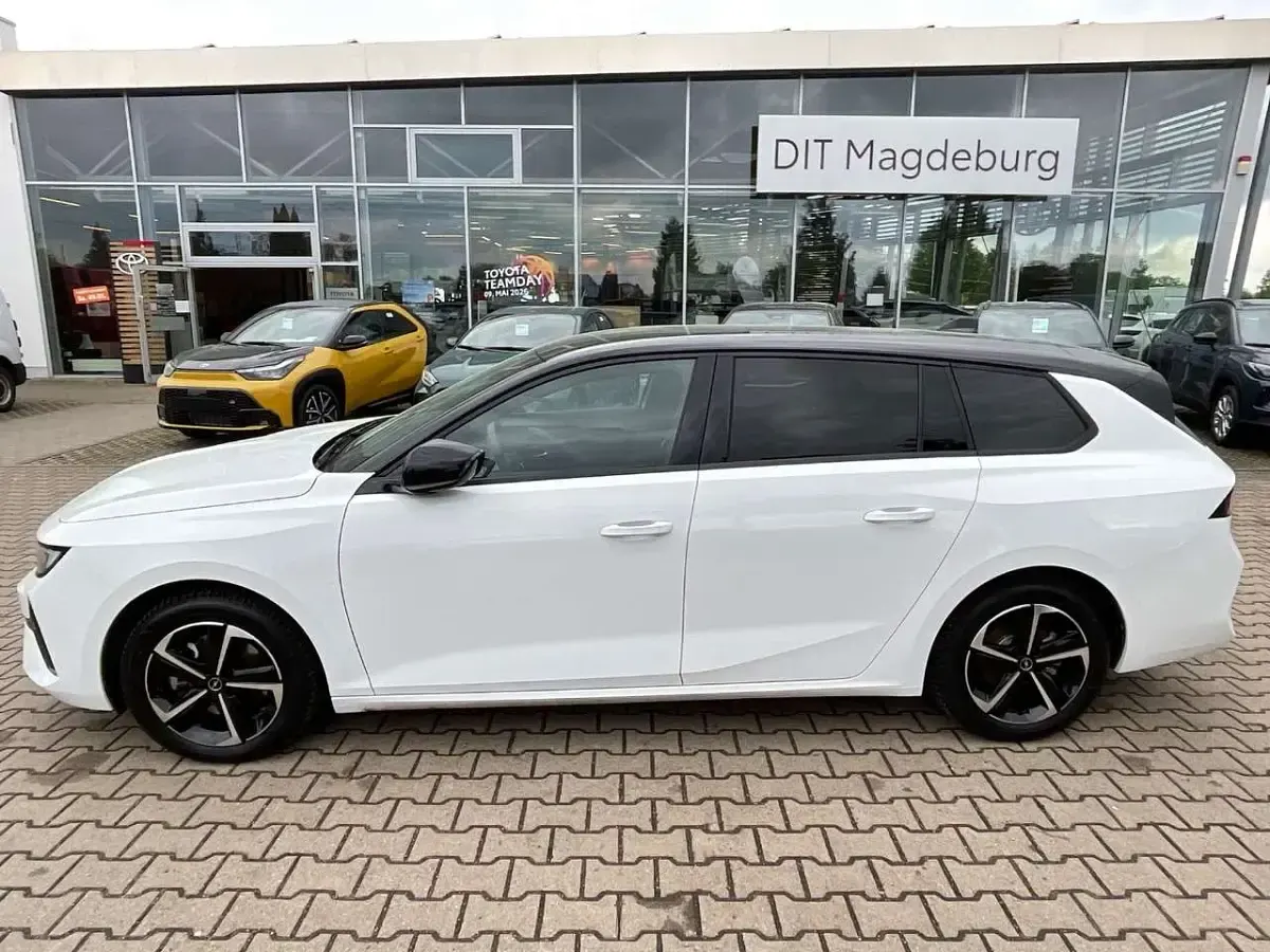 Gebraucht Opel Astra 131 PS (96 kW) 2025 Lack weiss banquise/typ aussen Kleinwagen