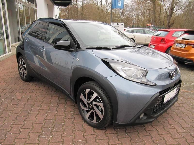 Grau Neu 2025 Toyota Aygo Kleinwagen | 23.800 € - Bild 1/4