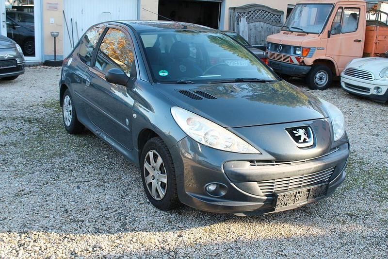 Grau Gebraucht 2012 Peugeot 206+ Kleinwagen | 1.999 € (Guter Preis) - Bild 1/4