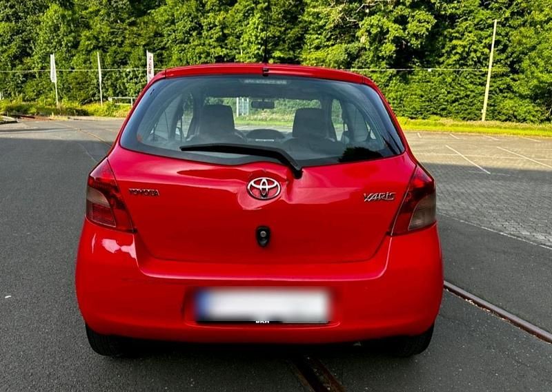 Rot Gebraucht 2008 Toyota Yaris Kleinwagen | 2.900 € (Fairer Preis) - Bild 1/4
