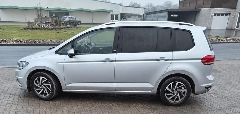 Gebraucht VW Touran Edition 116 PS (85 kW) 2017 Silber Van / Kleinbus