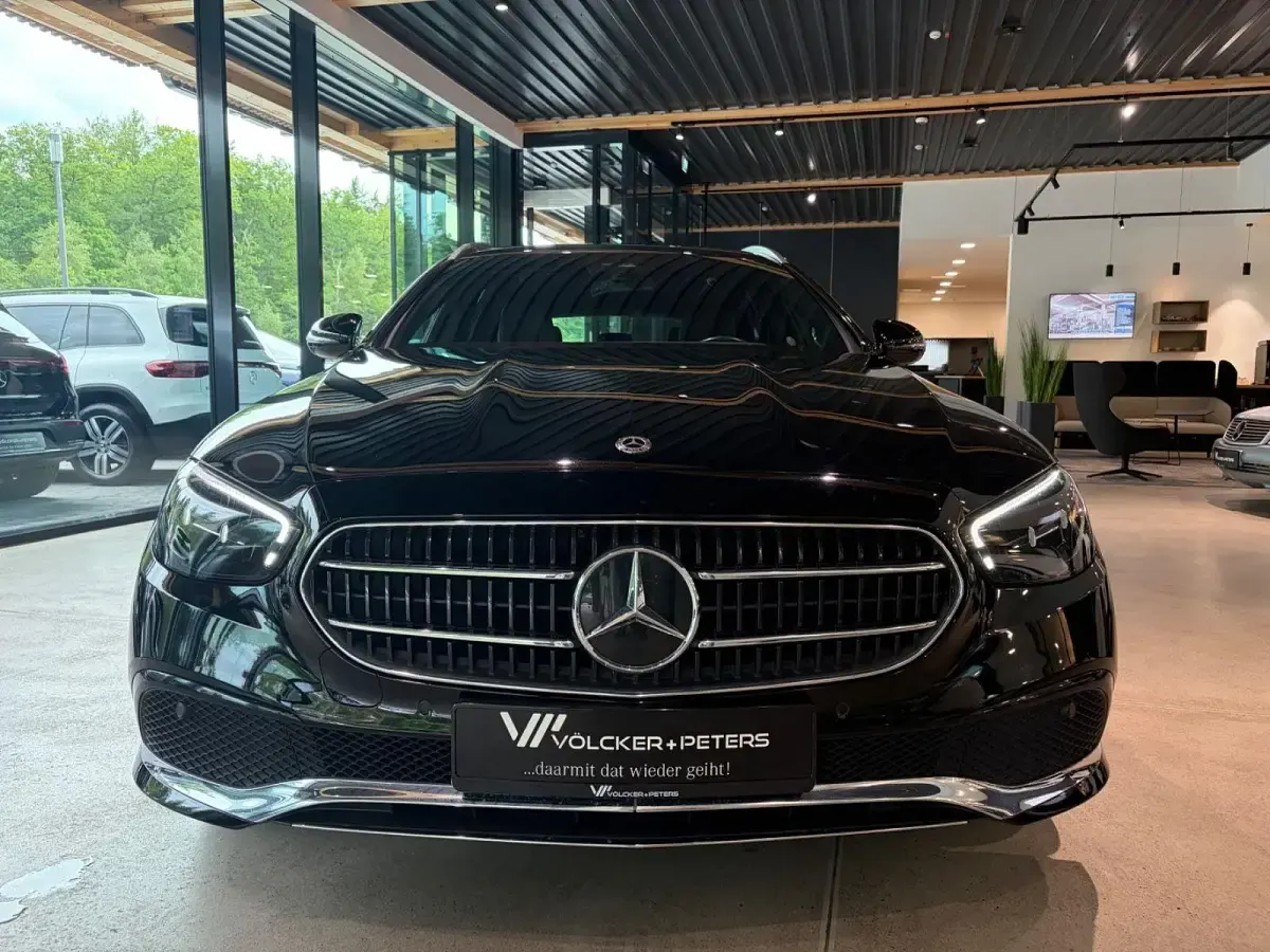 Gebraucht Mercedes E220 Avantgarde 194 PS (142 kW) 2020 Schwarz Limousine