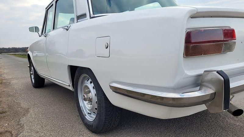 Gebraucht Alfa Romeo 2000 132 PS (97 kW) 1973 Weiß Limousine