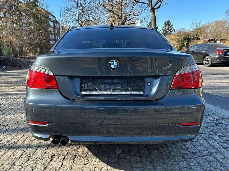 Gebraucht BMW 523 190 PS (139 kW) 2007 Platingrau metallic Limousine