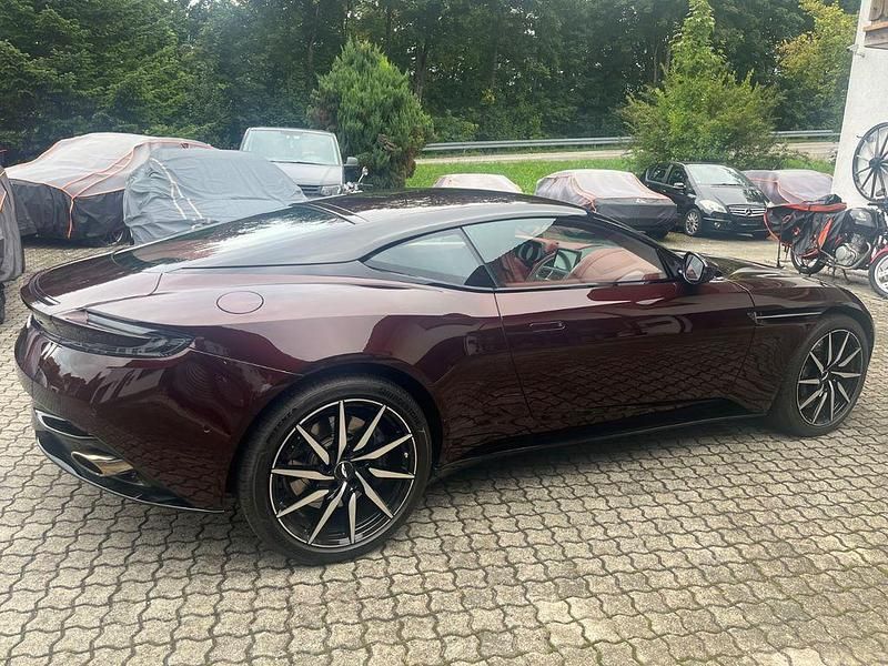 Gebraucht Aston Martin DB11 510 PS (375 kW) 2017 Rot Coupé