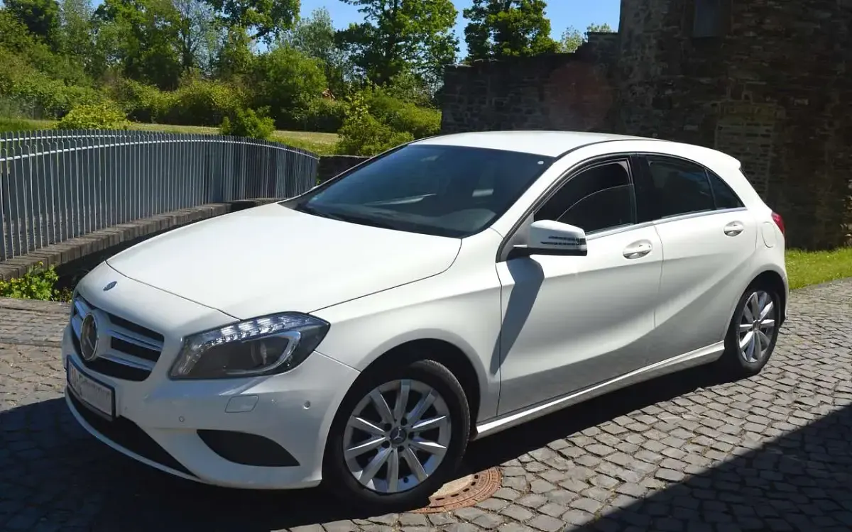 Gebraucht Mercedes A180 Edition 122 PS (89 kW) 2014 Weiß Limousine