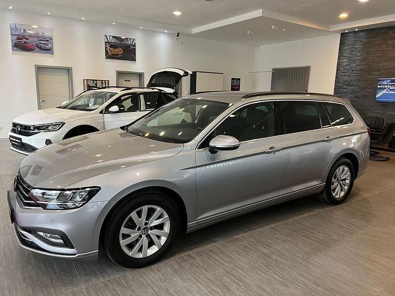 Silber Gebraucht 2021 VW Passat Limousine | 18.485 € (Fairer Preis) - Bild 1/4