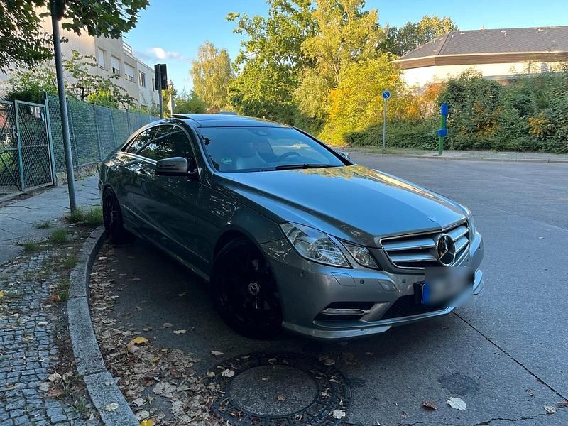 Silber Gebraucht 2012 Mercedes E350 AMG Coupé | 16.990 € (Teuer) - Bild 1/4