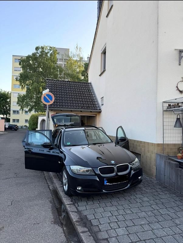 Gebraucht BMW 320 Efficient Dynamics 163 PS (119 kW) 2011 Schwarz Kombi