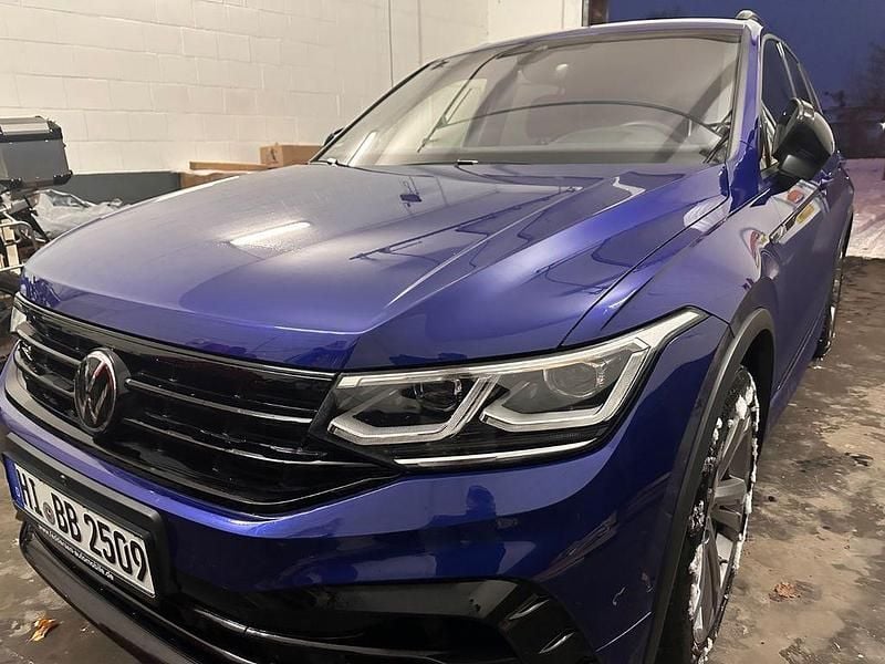 Blau Gebraucht 2023 VW Tiguan R SUV | 40.750 € (Fairer Preis) - Bild 1/4
