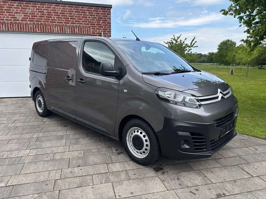 Käytetty Citroën Jumpy 144 HP (105 kW) 2022 Harmaa Tila-auto
