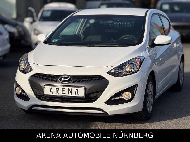 Gebraucht Hyundai i30 110 PS (80 kW) 2015 Weiß Coupé