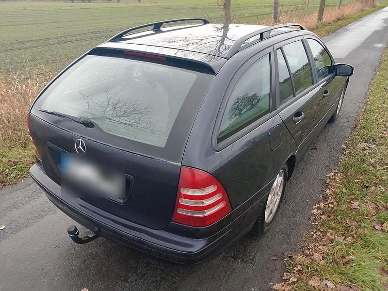 Blau Gebraucht 2003 Mercedes C220 Classic Kombi | 1.700 € (Fairer Preis) - Bild 1/4