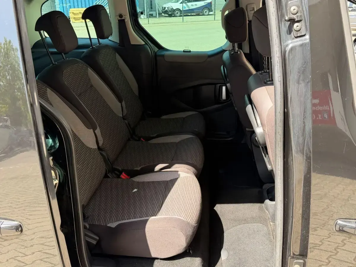 Gebraucht Peugeot Partner Tepee Allure 120 PS (88 kW) 2012 Schwarz Van / Kleinbus