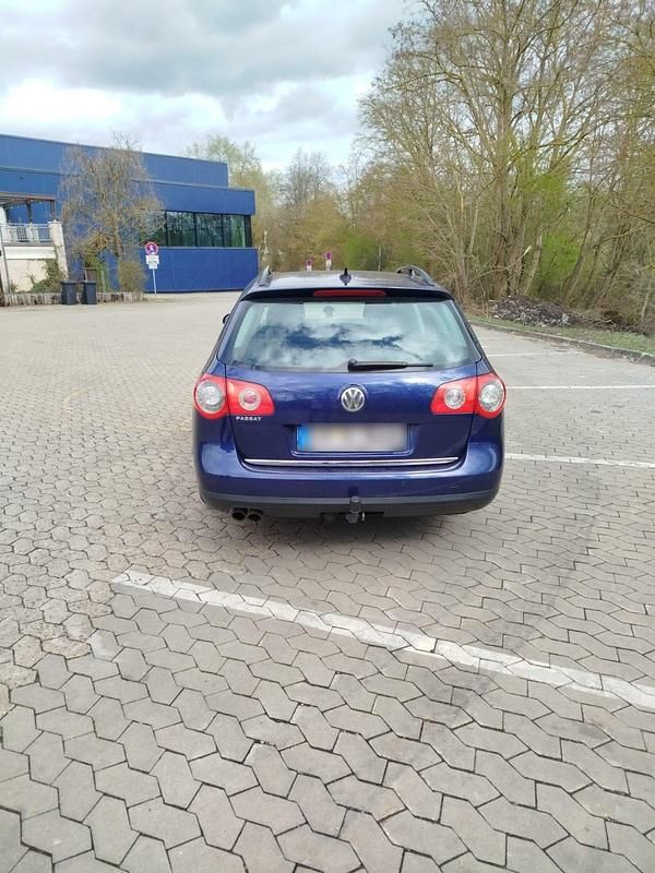 Gebraucht VW Passat 140 PS (102 kW) 2009 Blau Kombi