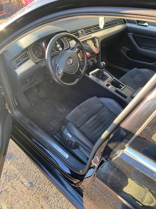 Gebraucht VW Passat 150 PS (110 kW) 2018 Schwarz Limousine