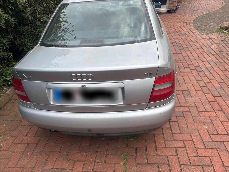 Second-hand Audi A4 125 CP (91 kW) 1997 Gri Berlinǎ