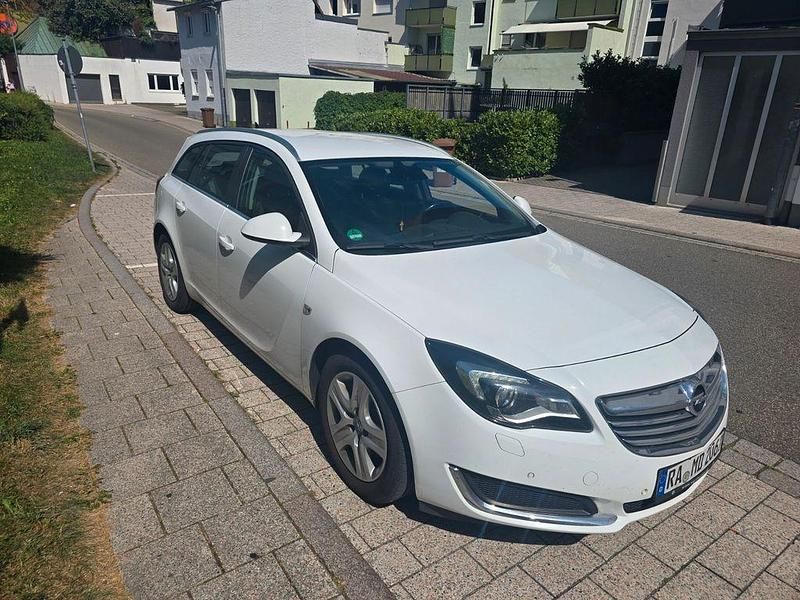 Weiß Gebraucht 2013 Opel Insignia Limousine | 5.750 € (Fairer Preis) - Bild 1/4
